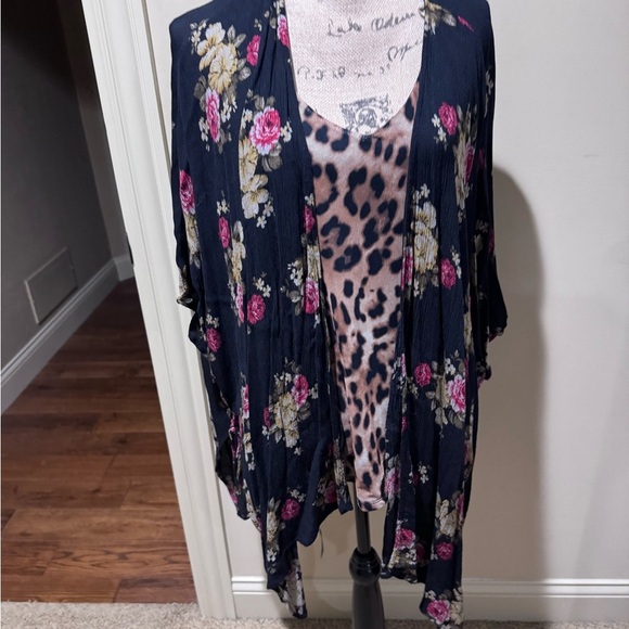 Free People Floral Kimono Cardigan - black  with Pink / green floral. Sz xs/s - Picture 1 of 6